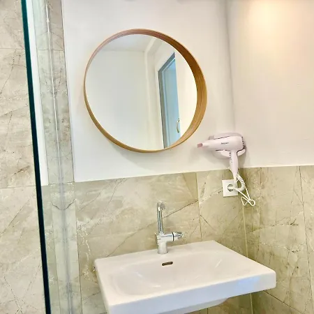 Business Mit Balkon * Wiener Neudorf