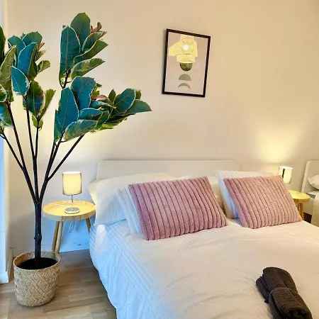 Apartment Business Mit Balkon *