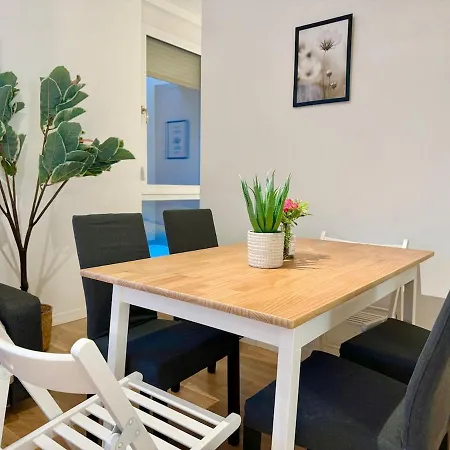 Business Mit Balkon Apartment