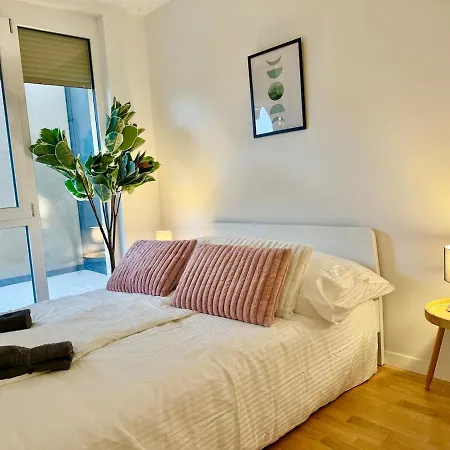Business Mit Balkon Apartment