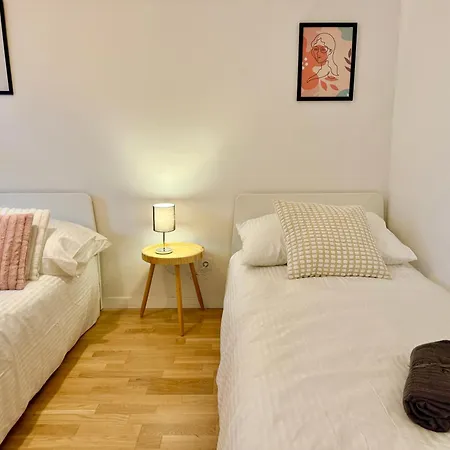 Apartment Business Mit Balkon *