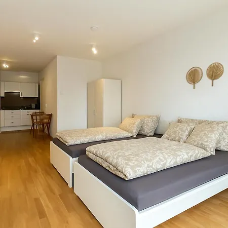 Business Mit Balkon Apartment