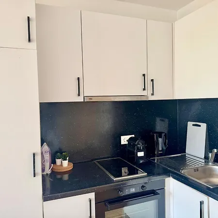 Apartment Business Mit Balkon
