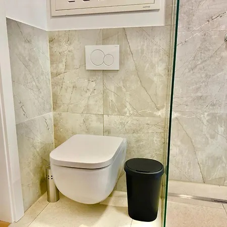 Business Mit Balkon Apartment *