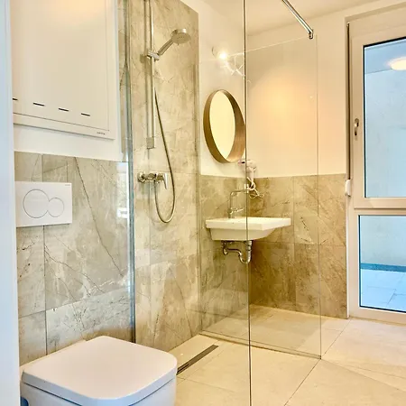 Business Mit Balkon Wiener Neudorf