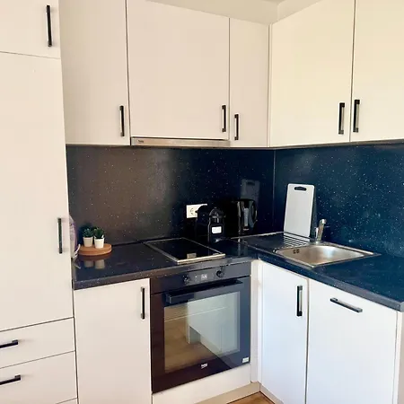 Business Mit Balkon * Wiener Neudorf