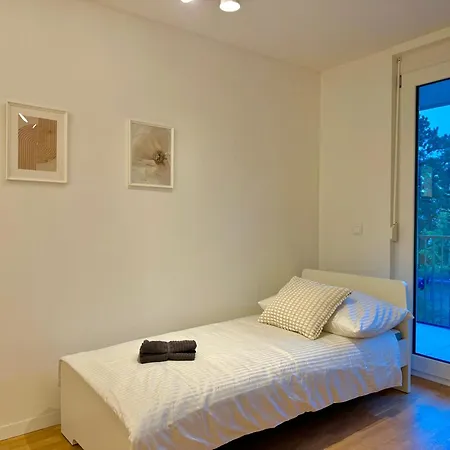 Business Mit Balkon Apartment