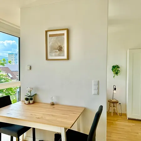 Business Mit Balkon * Wiener Neudorf