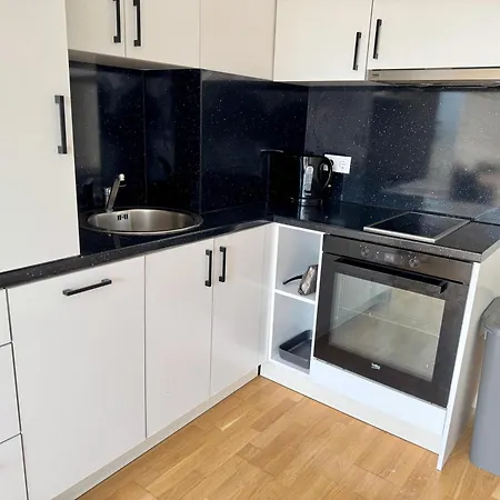 Business Mit Balkon * Wiener Neudorf