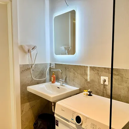 Business Mit Balkon Apartment Wiener Neudorf