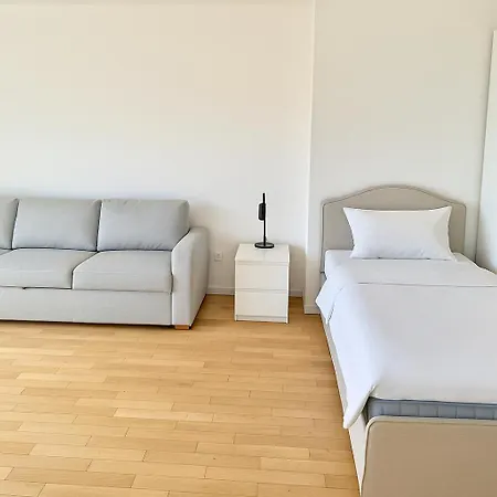 Business Mit Balkon * Wiener Neudorf