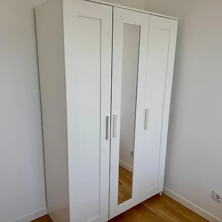 Apartment Business Mit Balkon *