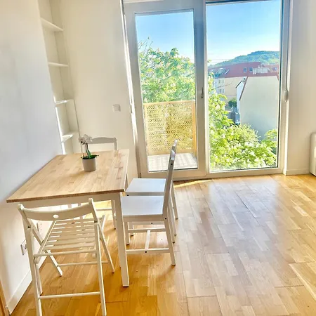 Business Mit Balkon Wiener Neudorf