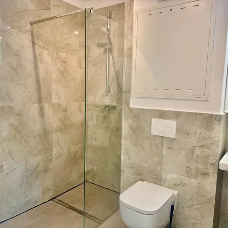 Business Mit Balkon * Wiener Neudorf